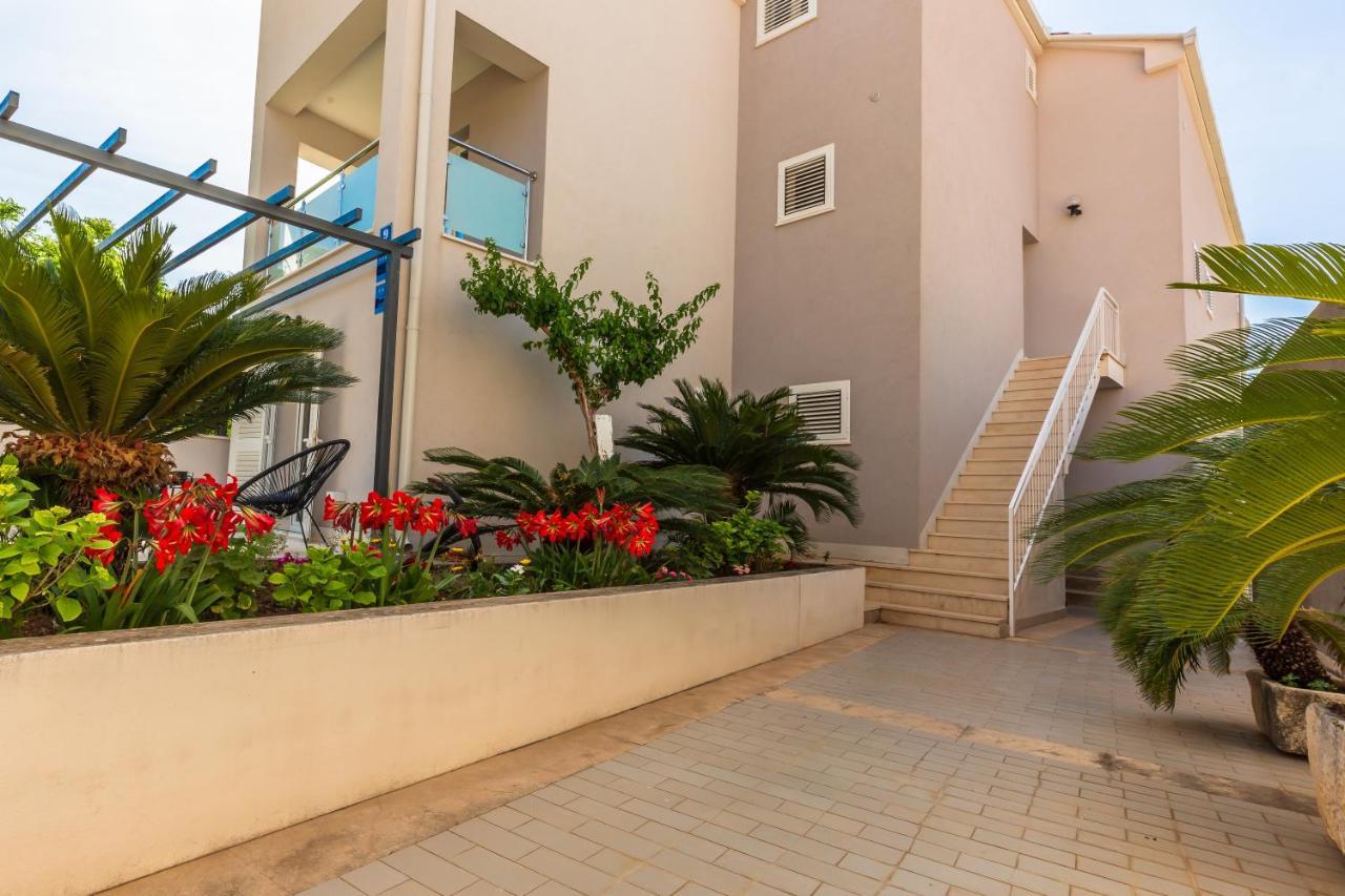 Bol Summer Residence Bagian luar foto