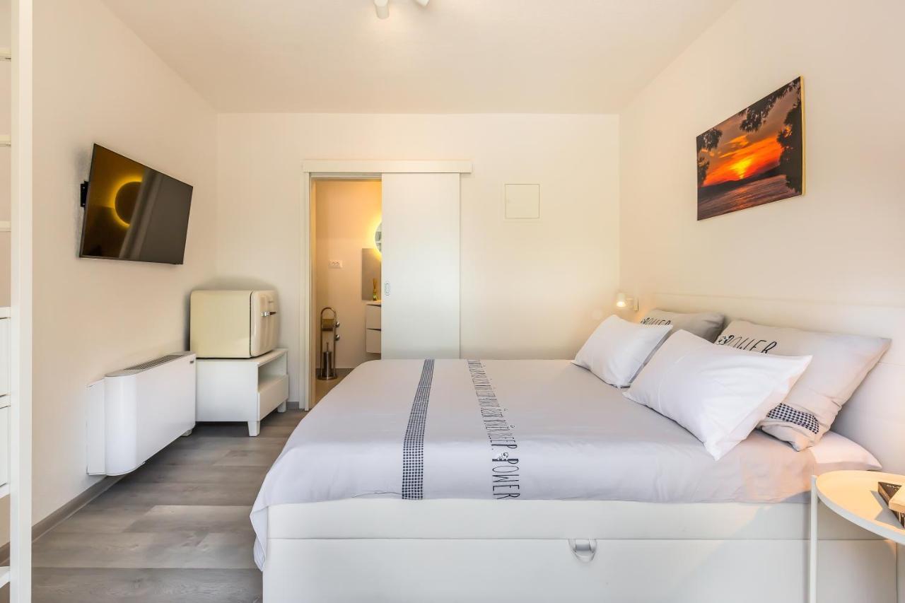 Bol Summer Residence Bagian luar foto