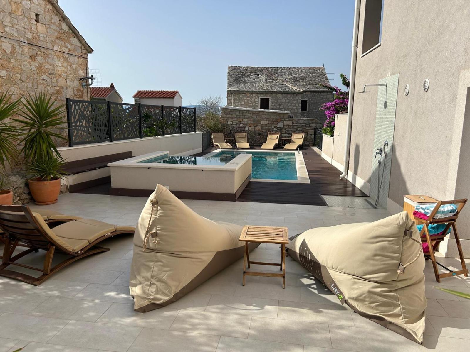Bol Summer Residence Bagian luar foto